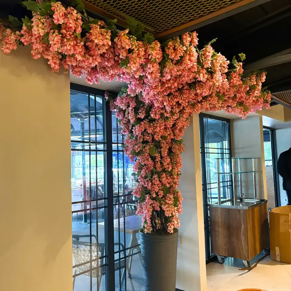 Tavan Sarkan Yapay Çiçek Uygulaması